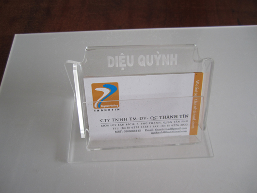 kệ mica name card